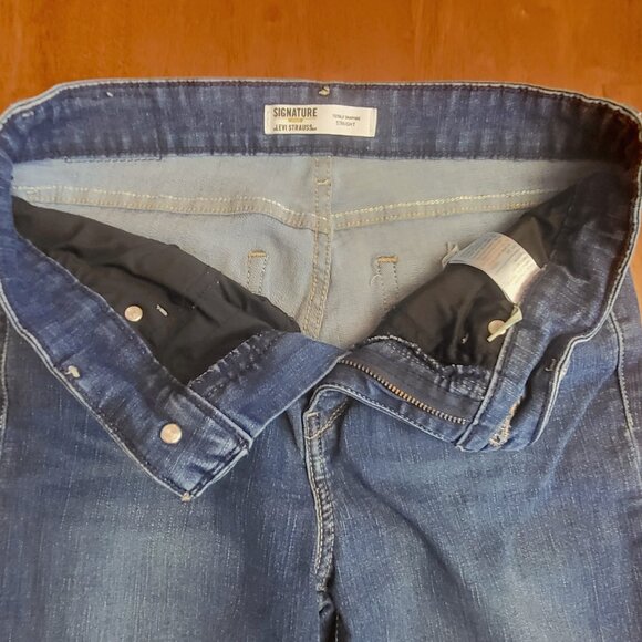 Levi’s Signature Gold  ~ Sz 4S ~ Straight Leg Jeans ~ Excellent / New Condition - Picture 3 of 8
